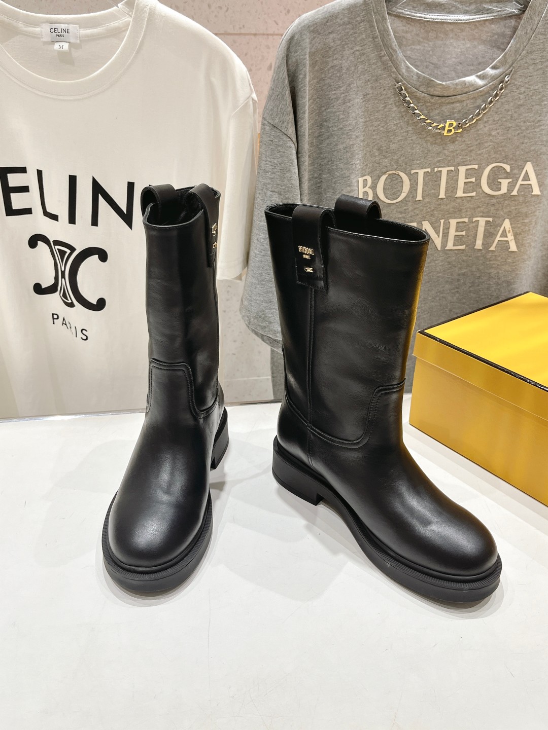 高版本出厂 FENDI芬迪F029 2025ss秋冬新款中靴直筒靴 高筒靴 芬迪又出美靴啦 头层牛皮面料