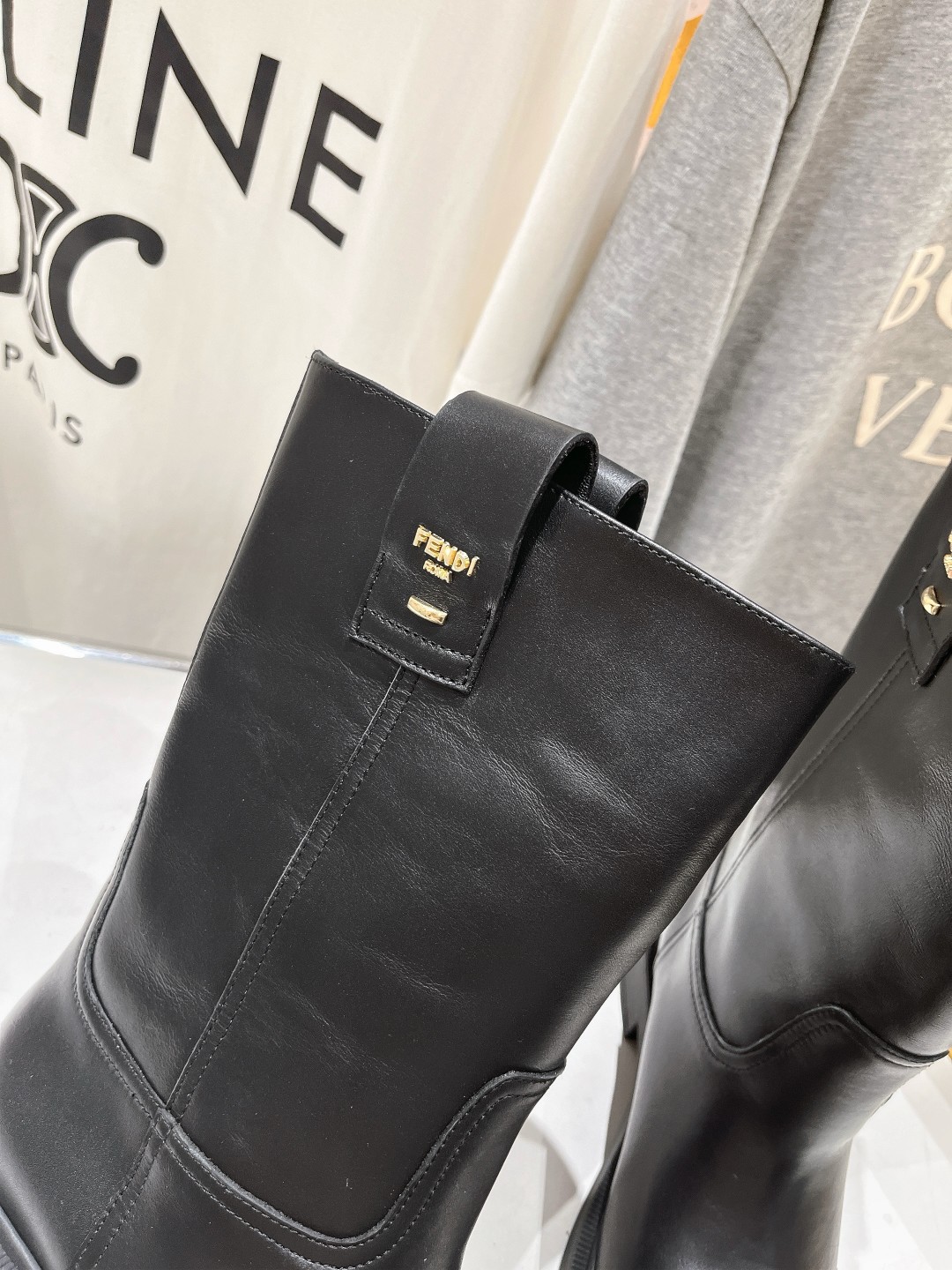 高版本出厂 FENDI芬迪F029 2025ss秋冬新款中靴直筒靴 高筒靴 芬迪又出美靴啦 头层牛皮面料