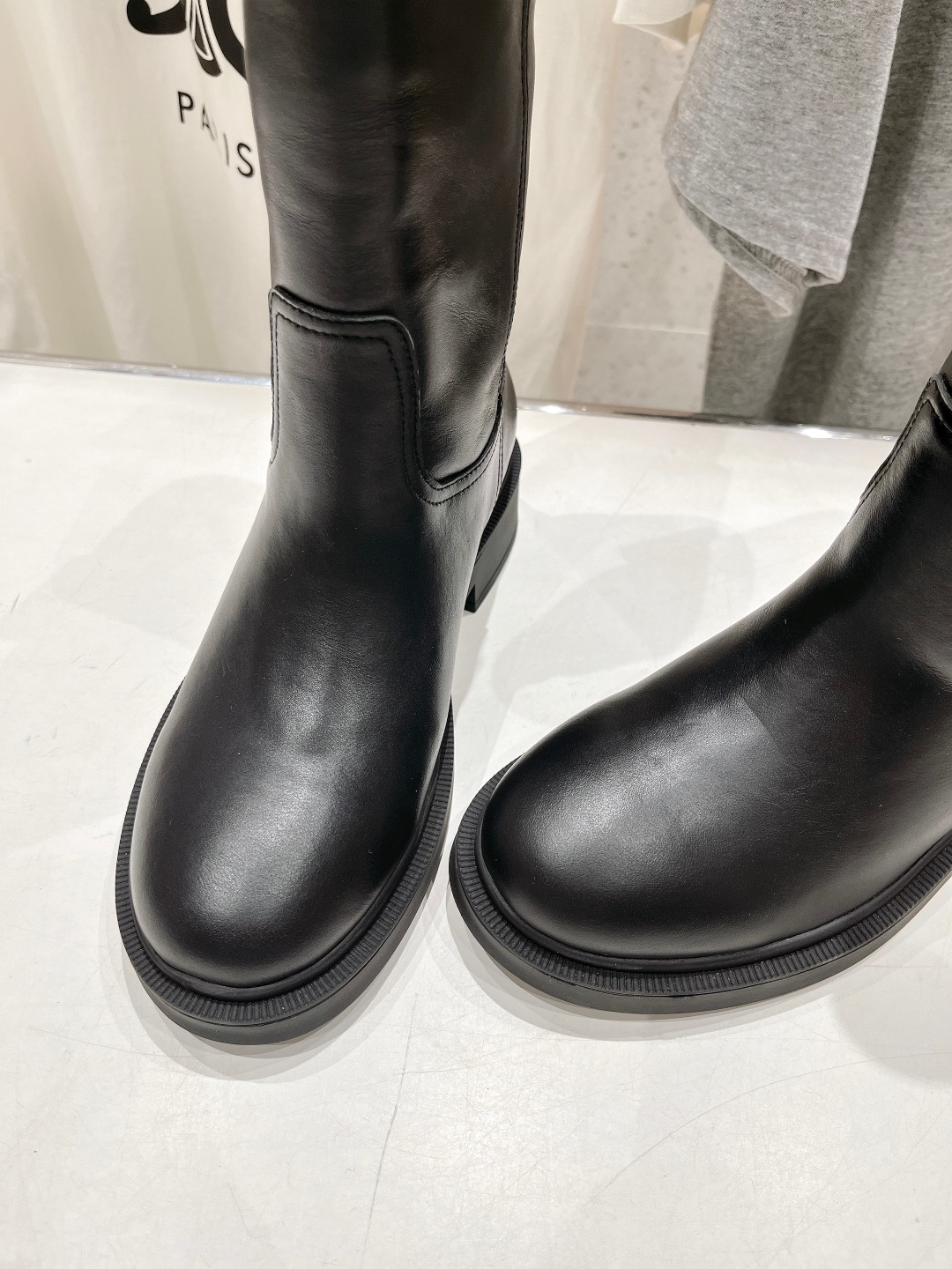 高版本出厂 FENDI芬迪F029 2025ss秋冬新款中靴直筒靴 高筒靴 芬迪又出美靴啦 头层牛皮面料