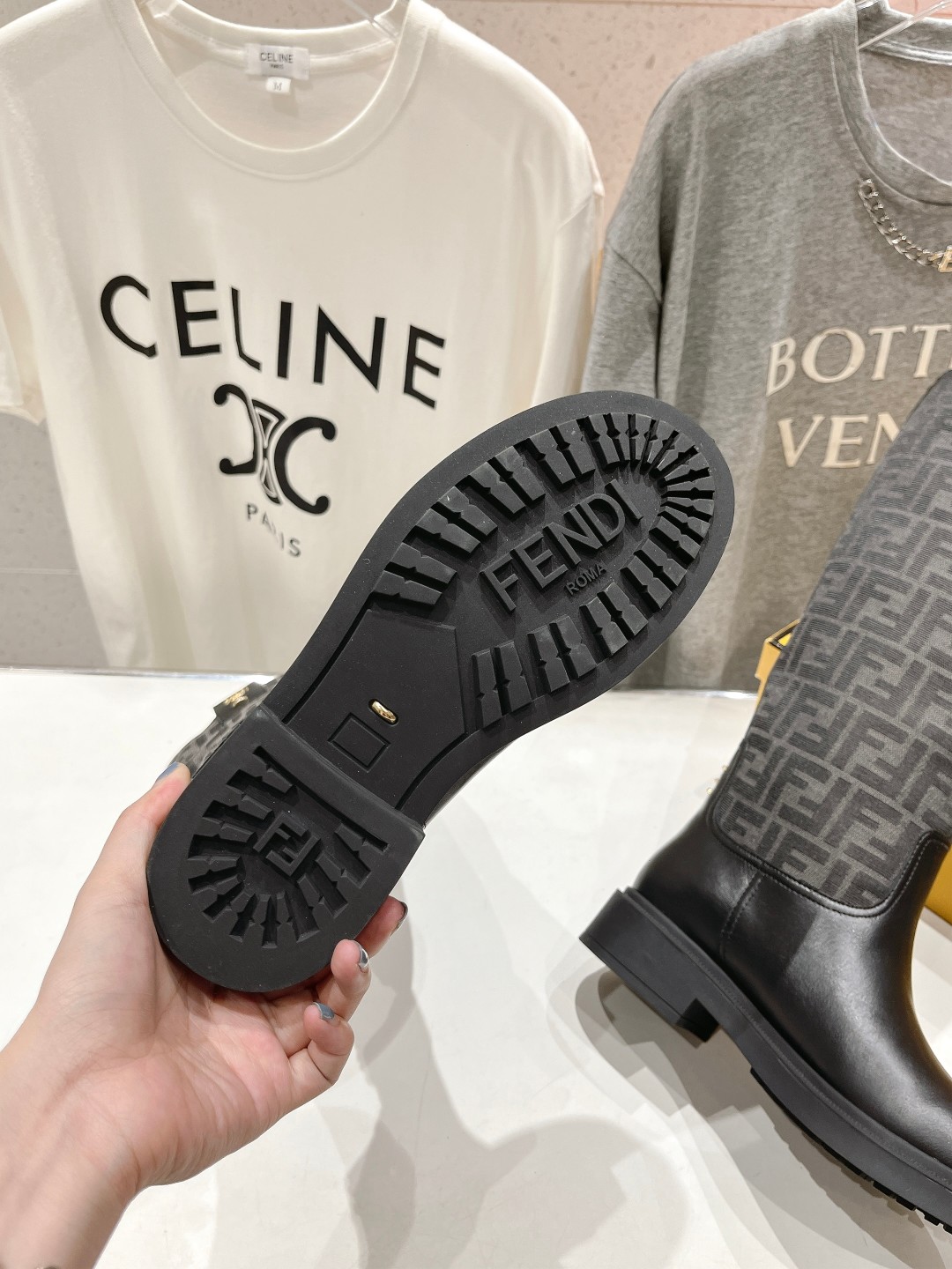 高版本出厂 FENDI芬迪F029 2025ss秋冬新款长靴直筒靴 高筒靴 芬迪又出美靴啦 头层牛皮面料