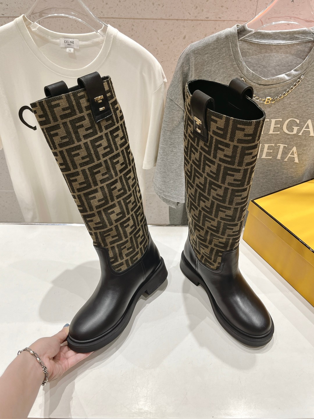 高版本出厂 FENDI芬迪F029 2025ss秋冬新款长靴直筒靴 高筒靴 芬迪又出美靴啦 头层牛皮面料