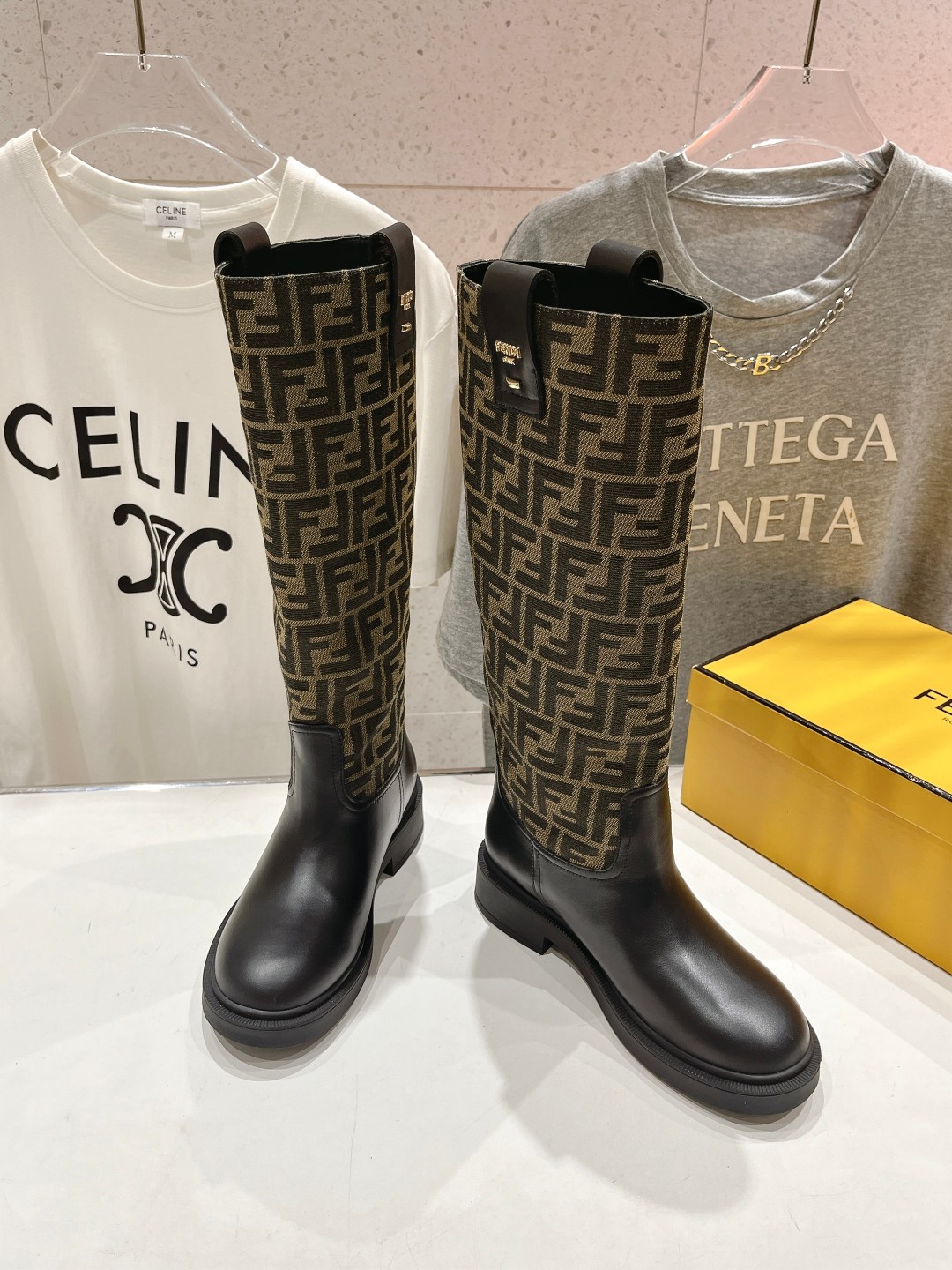 高版本出厂 FENDI芬迪F029 2025ss秋冬新款长靴直筒靴 高筒靴 芬迪又出美靴啦 头层牛皮面料