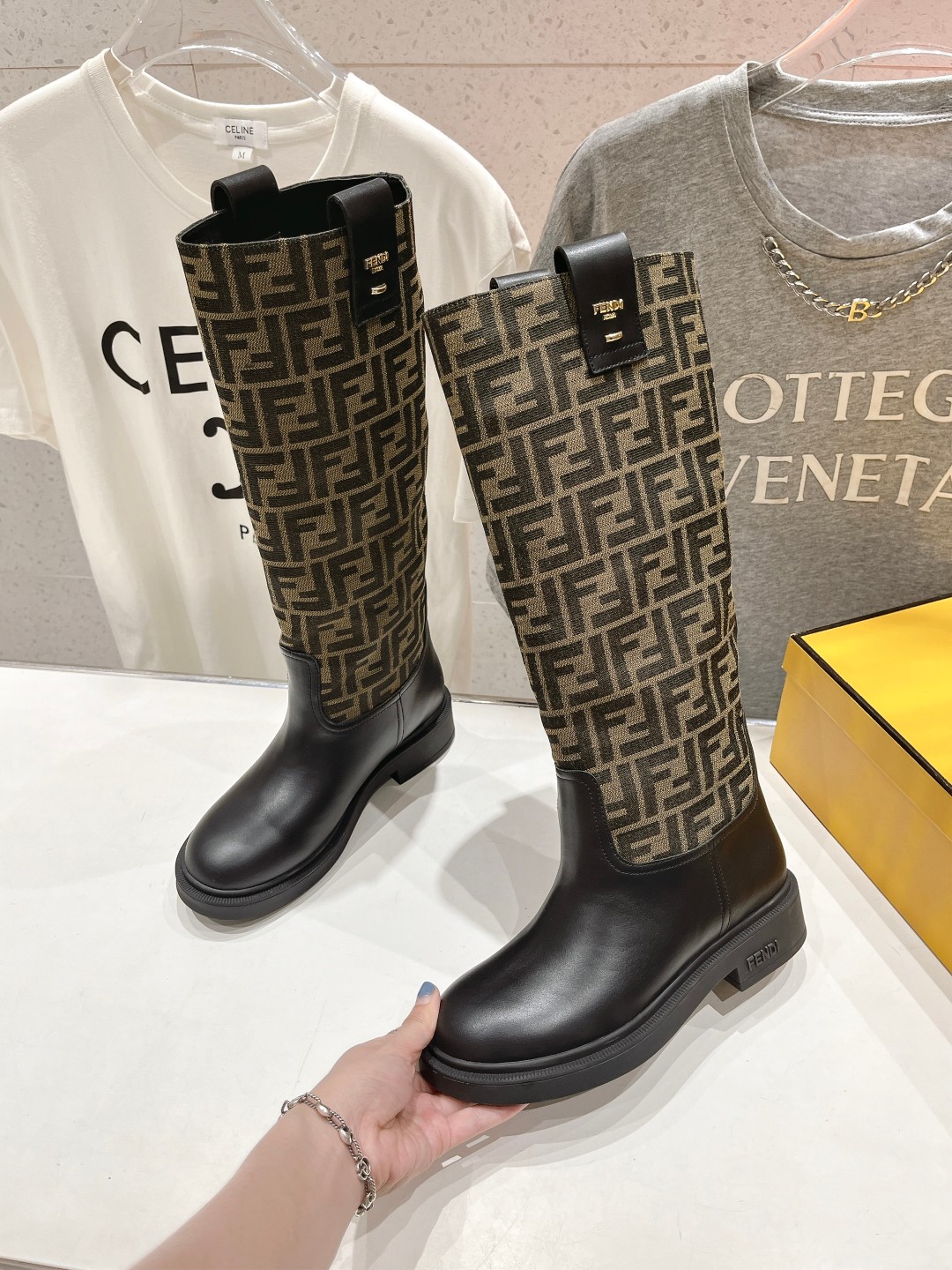 高版本出厂 FENDI芬迪F029 2025ss秋冬新款长靴直筒靴 高筒靴 芬迪又出美靴啦 头层牛皮面料