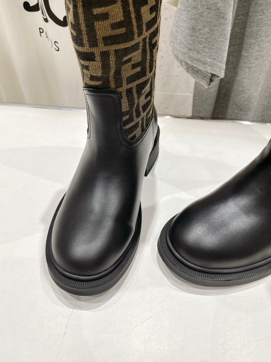 高版本出厂 FENDI芬迪F029 2025ss秋冬新款长靴直筒靴 高筒靴 芬迪又出美靴啦 头层牛皮面料