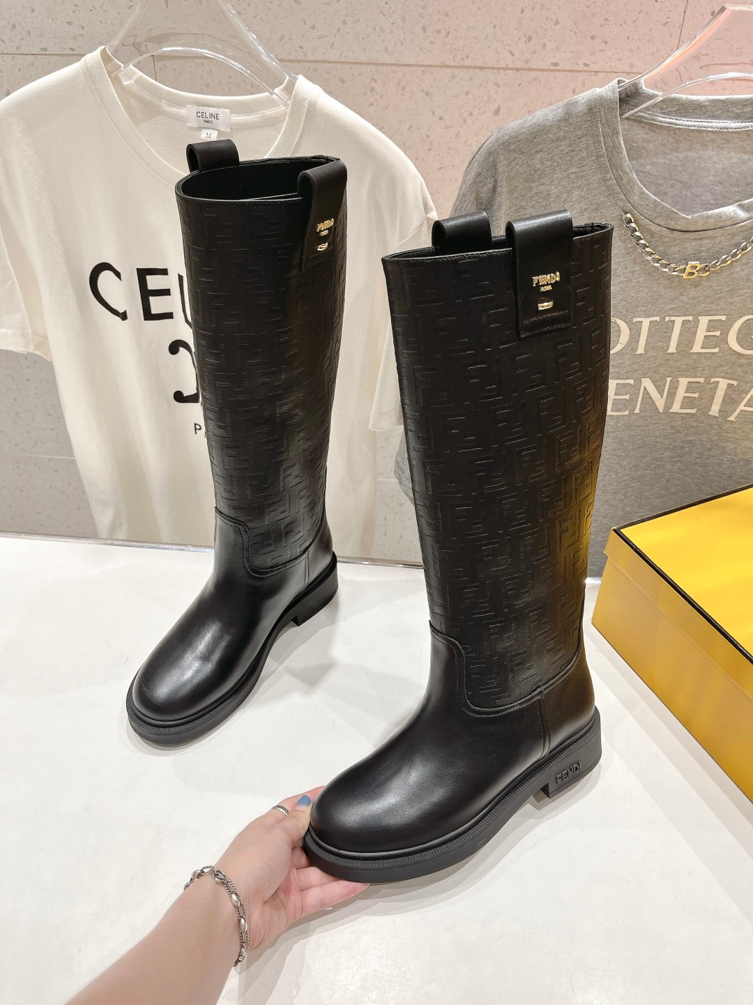 高版本出厂 FENDI芬迪F029 2025ss秋冬新款长靴直筒靴 高筒靴 芬迪又出美靴啦 头层牛皮面料