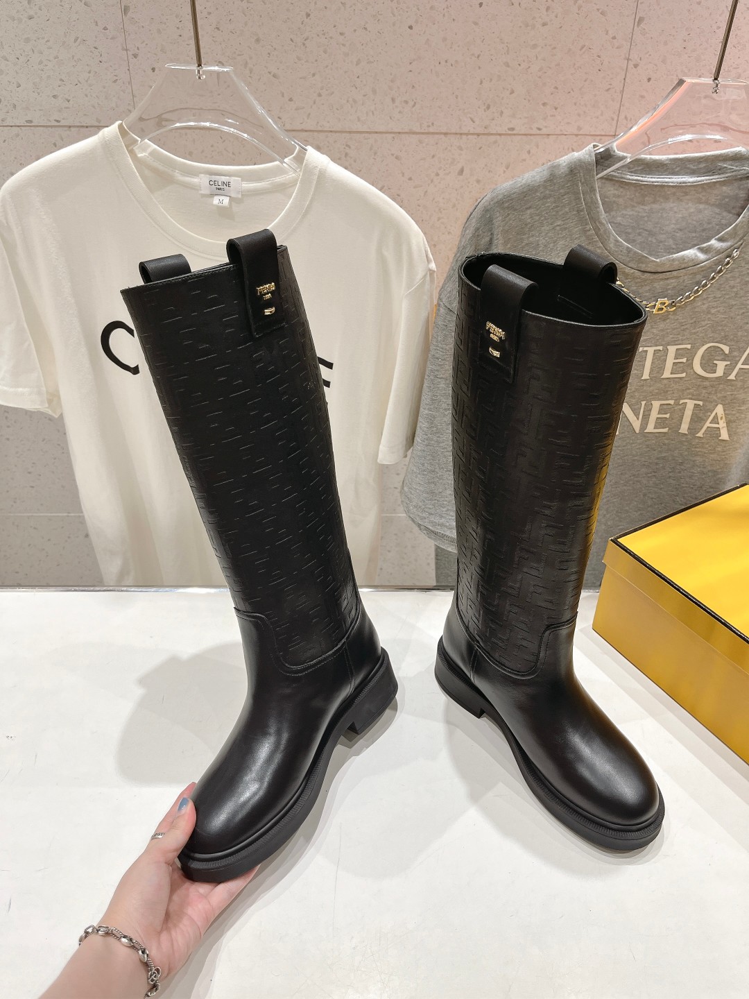 高版本出厂 FENDI芬迪F029 2025ss秋冬新款长靴直筒靴 高筒靴 芬迪又出美靴啦 头层牛皮面料