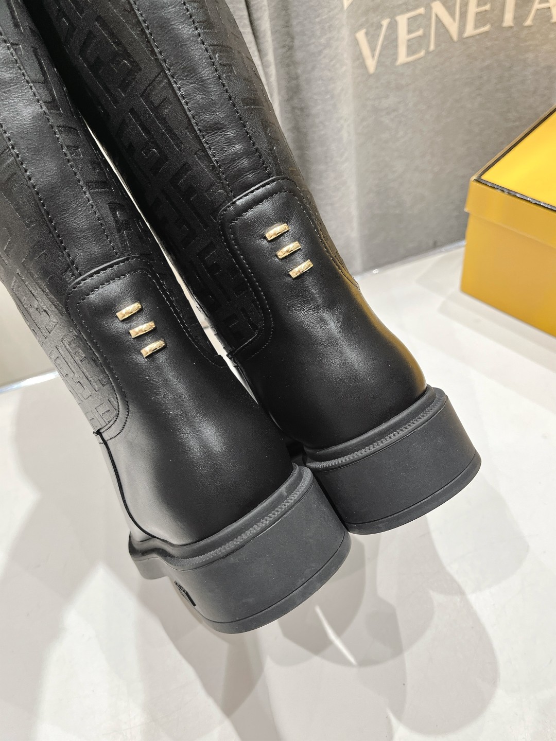 高版本出厂 FENDI芬迪F029 2025ss秋冬新款长靴直筒靴 高筒靴 芬迪又出美靴啦 头层牛皮面料