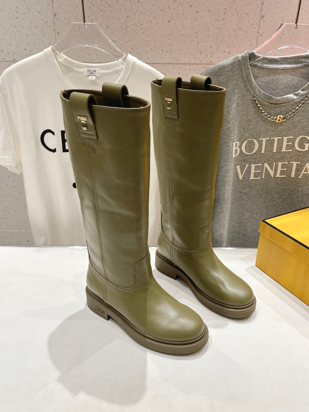 高版本出厂 FENDI芬迪F029 2025ss秋冬新款长靴直筒靴 高筒靴 芬迪又出美靴啦 头层牛皮面料