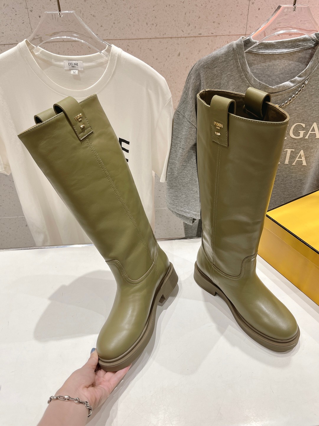 高版本出厂 FENDI芬迪F029 2025ss秋冬新款长靴直筒靴 高筒靴 芬迪又出美靴啦 头层牛皮面料