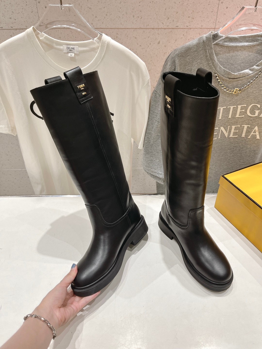 高版本出厂 FENDI芬迪F029 2025ss秋冬新款长靴直筒靴 高筒靴 芬迪又出美靴啦 头层牛皮面料