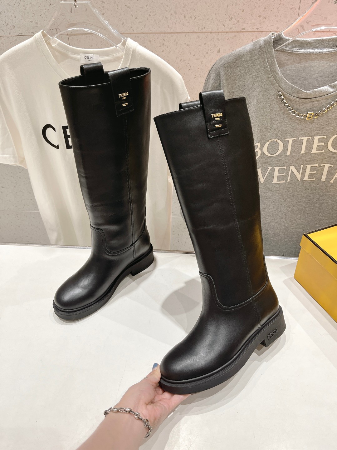 高版本出厂 FENDI芬迪F029 2025ss秋冬新款长靴直筒靴 高筒靴 芬迪又出美靴啦 头层牛皮面料