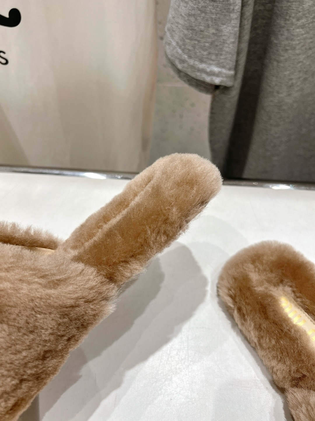 高版本出厂 MiuMiu/缪缪F033 2025ss秋冬新款居家包头毛毛拖鞋毛毛鞋缪缪又让我重新爱了它一