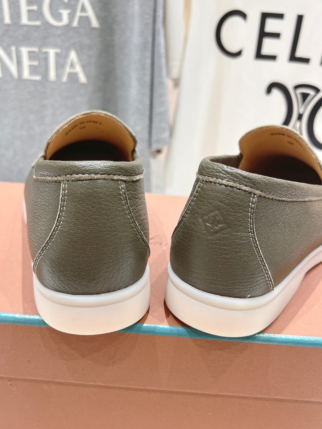高版本出厂 女款  男款+20
  Loro Piana* LP万年经典款乐福鞋 简约时尚 脚感超级舒适