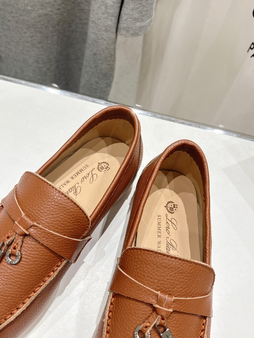 高版本出厂 女款  男款+20
  Loro Piana* LP万年经典款乐福鞋 简约时尚 脚感超级舒适