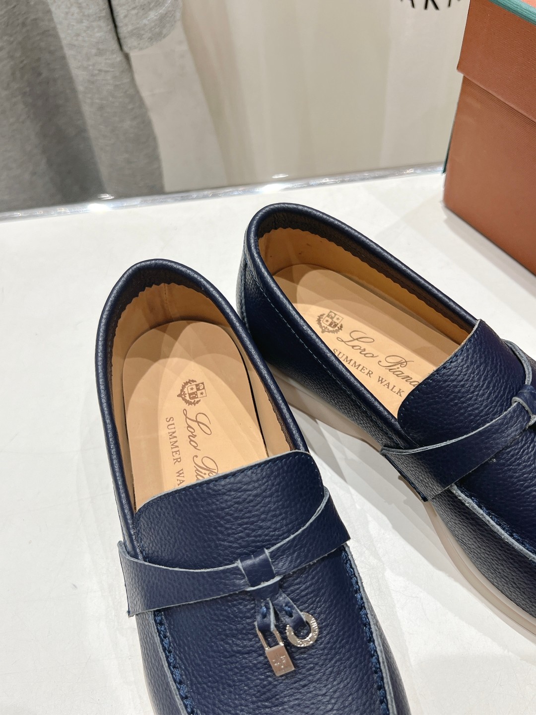 高版本出厂 女款  男款+20
  Loro Piana* LP万年经典款乐福鞋 简约时尚 脚感超级舒适