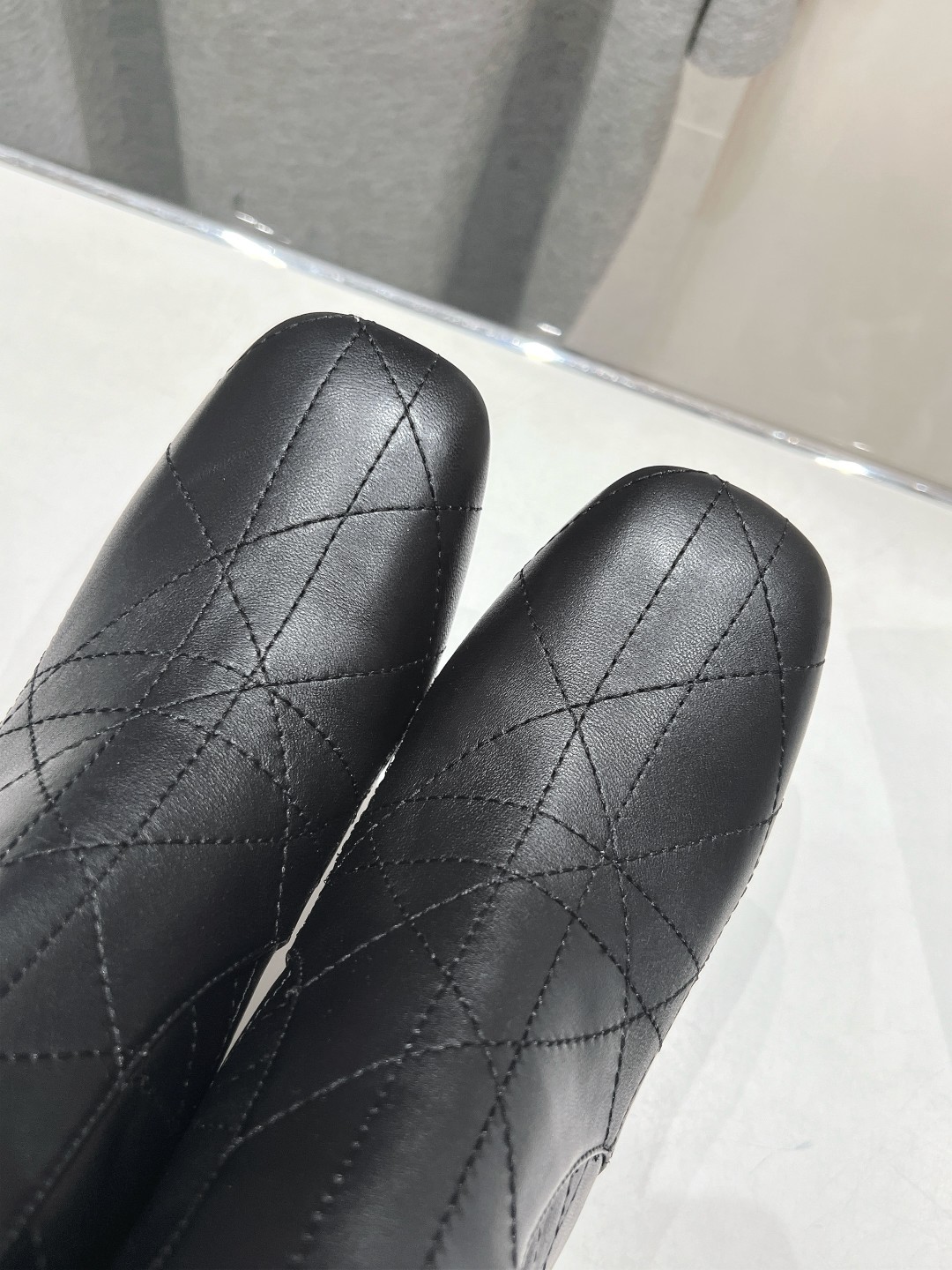 高版本出厂
  Dior*迪奥D家2025ss秋冬新款️高跟靴子强烈推荐款
气质十足的女王范.最优雅的欧