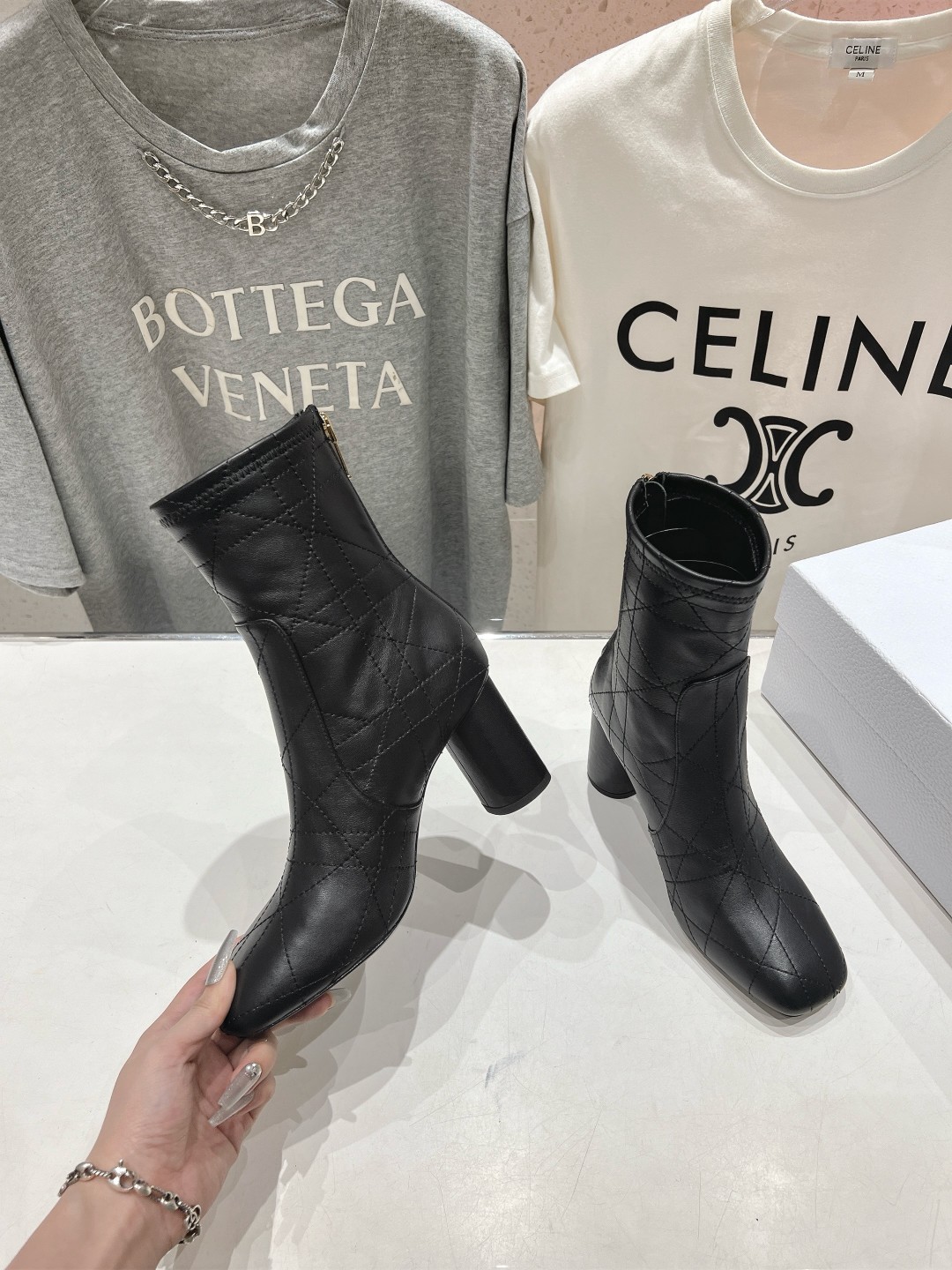 高版本出厂
  Dior*迪奥D家2025ss秋冬新款️高跟靴子强烈推荐款
气质十足的女王范.最优雅的欧