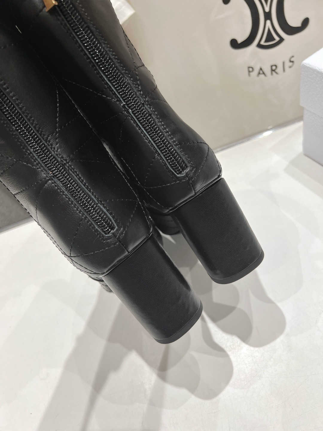 高版本出厂
  Dior*迪奥D家2025ss秋冬新款️高跟靴子强烈推荐款
气质十足的女王范.最优雅的欧