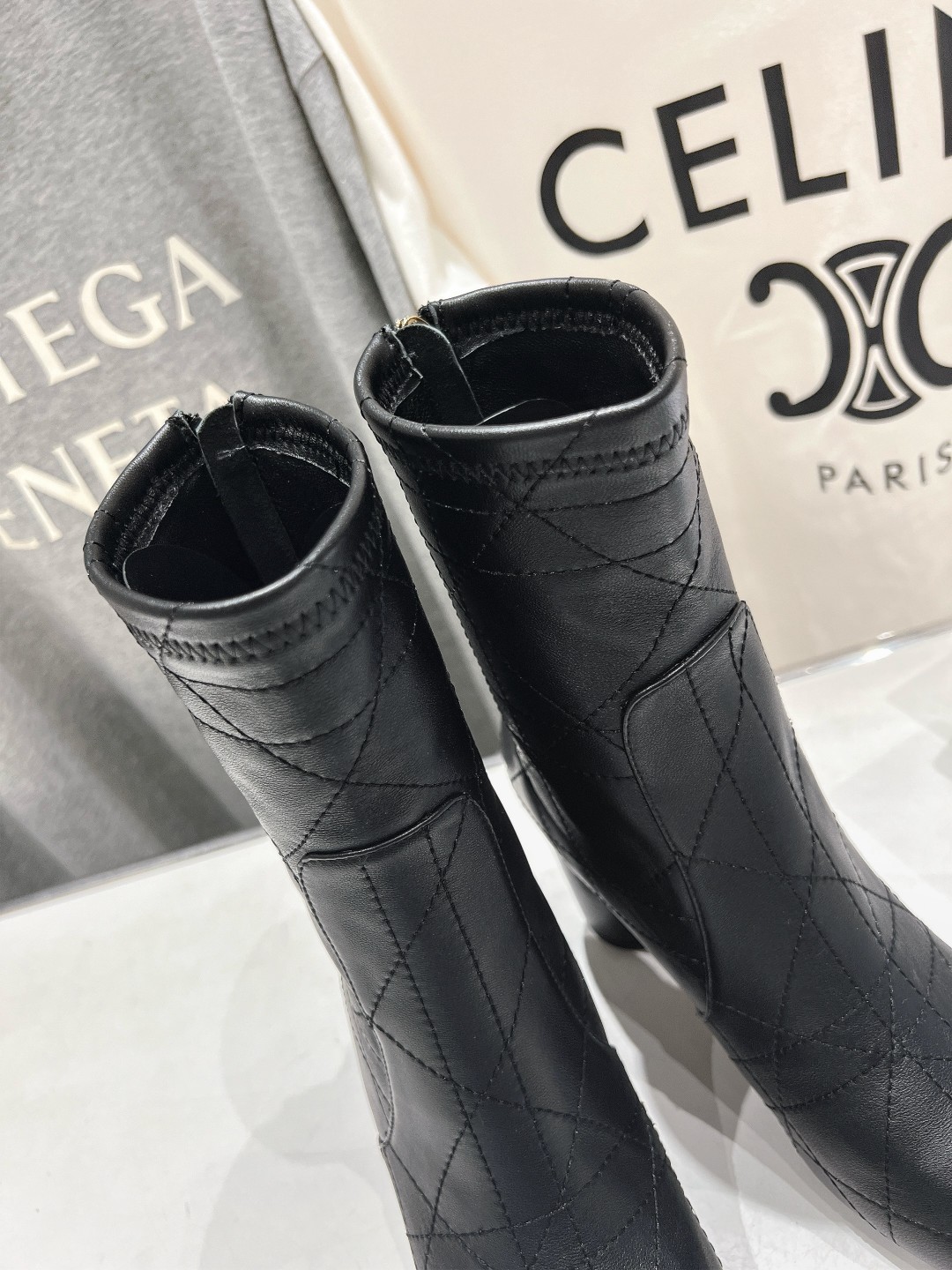 高版本出厂
  Dior*迪奥D家2025ss秋冬新款️高跟靴子强烈推荐款
气质十足的女王范.最优雅的欧