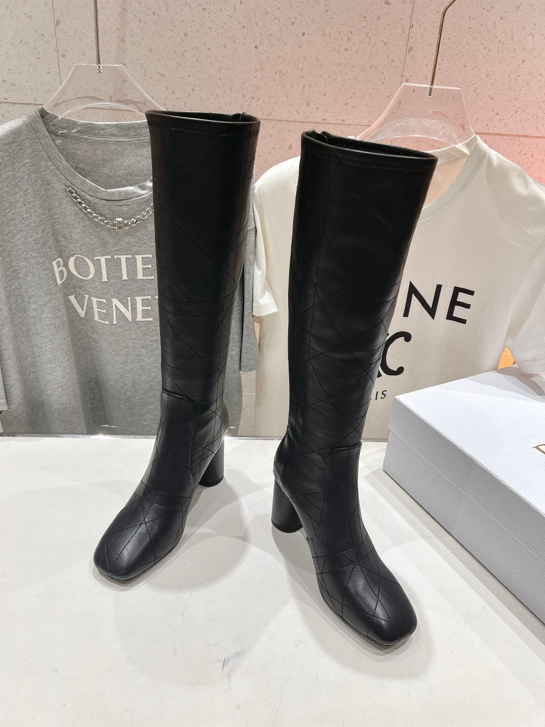 高版本出厂
  Dior*迪奥D家2025ss秋冬新款️高跟靴子强烈推荐款
气质十足的女王范.最优雅的欧