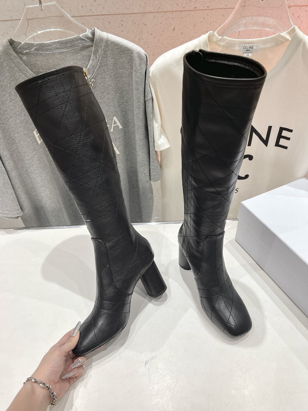 高版本出厂
  Dior*迪奥D家2025ss秋冬新款️高跟靴子强烈推荐款
气质十足的女王范.最优雅的欧
