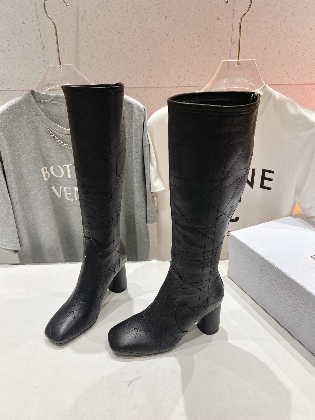 高版本出厂
  Dior*迪奥D家2025ss秋冬新款️高跟靴子强烈推荐款
气质十足的女王范.最优雅的欧