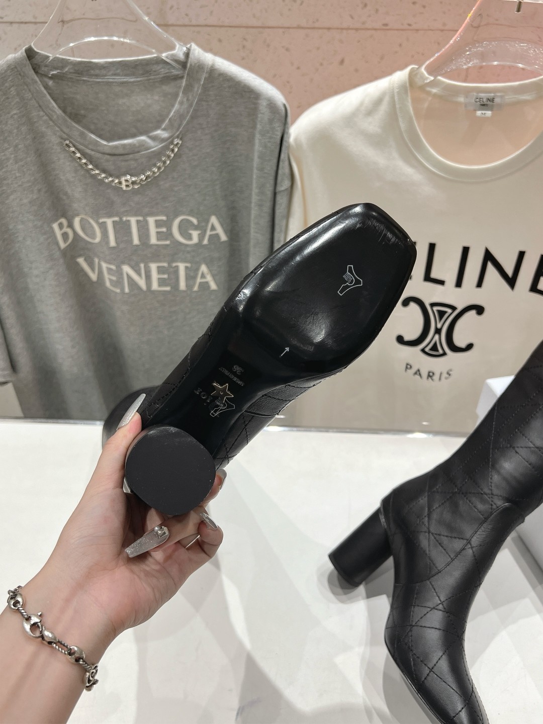 高版本出厂
  Dior*迪奥D家2025ss秋冬新款️高跟靴子强烈推荐款
气质十足的女王范.最优雅的欧