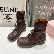 高版本出厂 MiuMiu/缪缪F017 26ss秋冬走秀款西部系列·复古做旧机车靴马丁靴 今年最值得入手的靴子 没有 高版本出厂 MiuMiu/缪缪F017 26ss秋冬走秀款西部系列·复古做旧机车靴马丁靴 今年最值得入手的靴子 没有