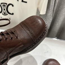 高版本出厂 MiuMiu/缪缪F017 26ss秋冬走秀款西部系列·复古做旧机车靴马丁靴 今年最值得入手的靴子 没有 高版本出厂 MiuMiu/缪缪F017 26ss秋冬走秀款西部系列·复古做旧机车靴马丁靴 今年最值得入手的靴子 没有
