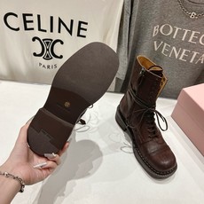 高版本出厂 MiuMiu/缪缪F017 26ss秋冬走秀款西部系列·复古做旧机车靴马丁靴 今年最值得入手的靴子 没有 高版本出厂 MiuMiu/缪缪F017 26ss秋冬走秀款西部系列·复古做旧机车靴马丁靴 今年最值得入手的靴子 没有