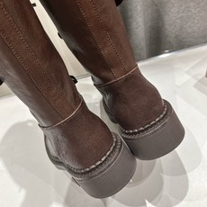 高版本出厂 MiuMiu/缪缪F017 26ss秋冬走秀款西部系列·复古做旧机车靴马丁靴 今年最值得入手的靴子 没有 高版本出厂 MiuMiu/缪缪F017 26ss秋冬走秀款西部系列·复古做旧机车靴马丁靴 今年最值得入手的靴子 没有