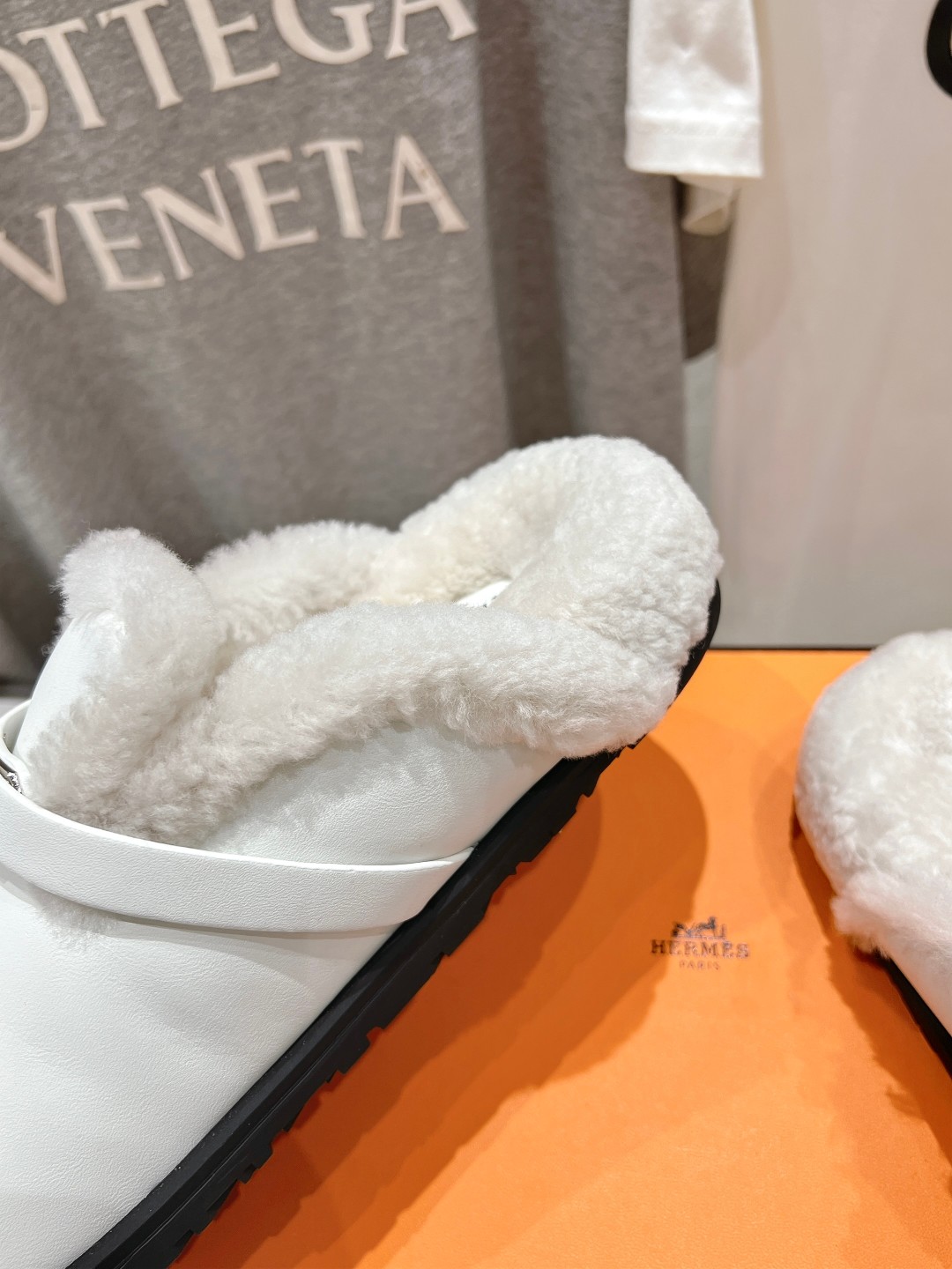 高版本出厂 Hermes* 爱马仕H家又一款让你完全hold不住钱包的大爆款，勃肯半包拖毛毛拖鞋🤩🤩毛毛