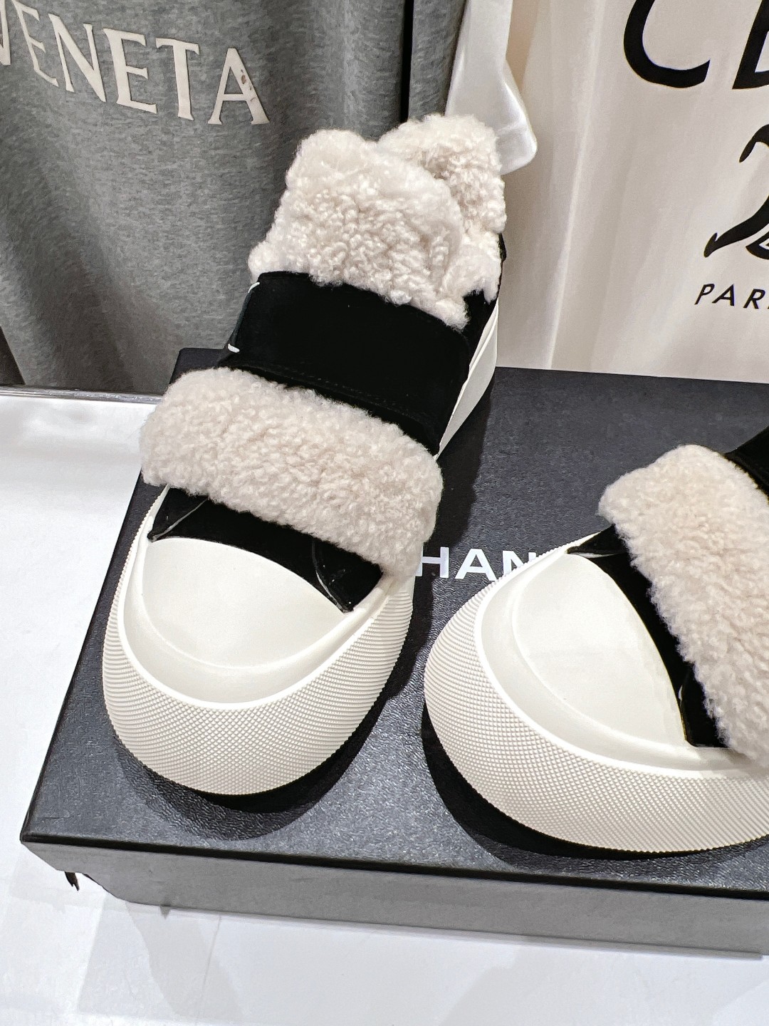 高版本出厂 CHANEL*小香2025ss冬季新款毛毛鞋系列，最新款休闲毛毛鞋棉鞋漂亮又好穿 非常轻便，