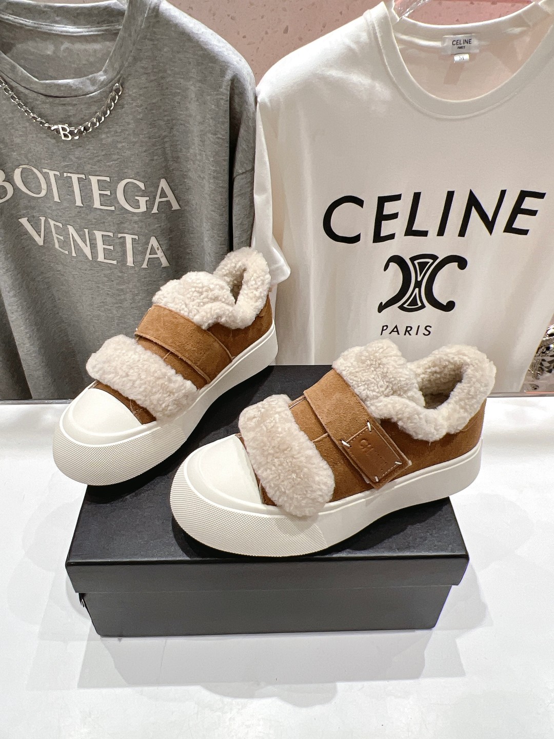 高版本出厂 CHANEL*小香2025ss冬季新款毛毛鞋系列，最新款休闲毛毛鞋棉鞋漂亮又好穿 非常轻便，