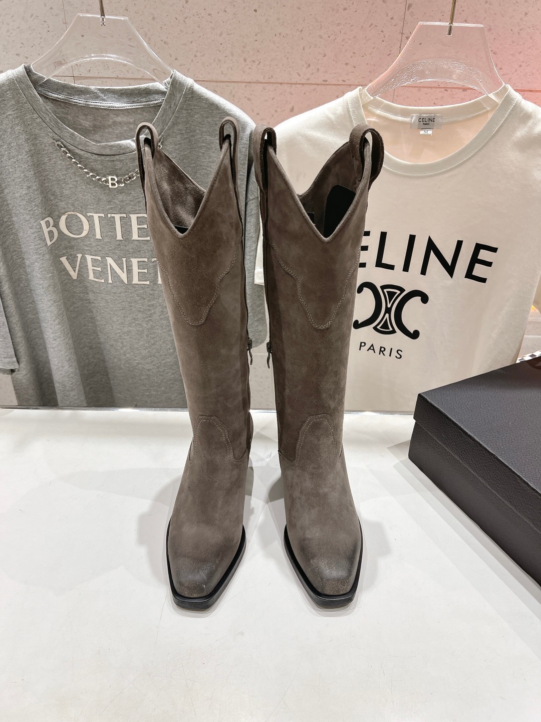 NO:209826,Sell ​​New Year’s goods in a crazy way; all are high-end personalized products; early delivery early; 35/5; 36/8; 37/6; 38/5; 39/4; 40/2; pay attention to the big discount at the end of the year, all are not returned or exchanged, special prices,19860909狂甩年货甩；全部是高端自留款；早下早得早得；35/5；36/8；37/6；38/5；39/4；40/2；注意年尾大甩货,全部不退换,特价款,,Children's