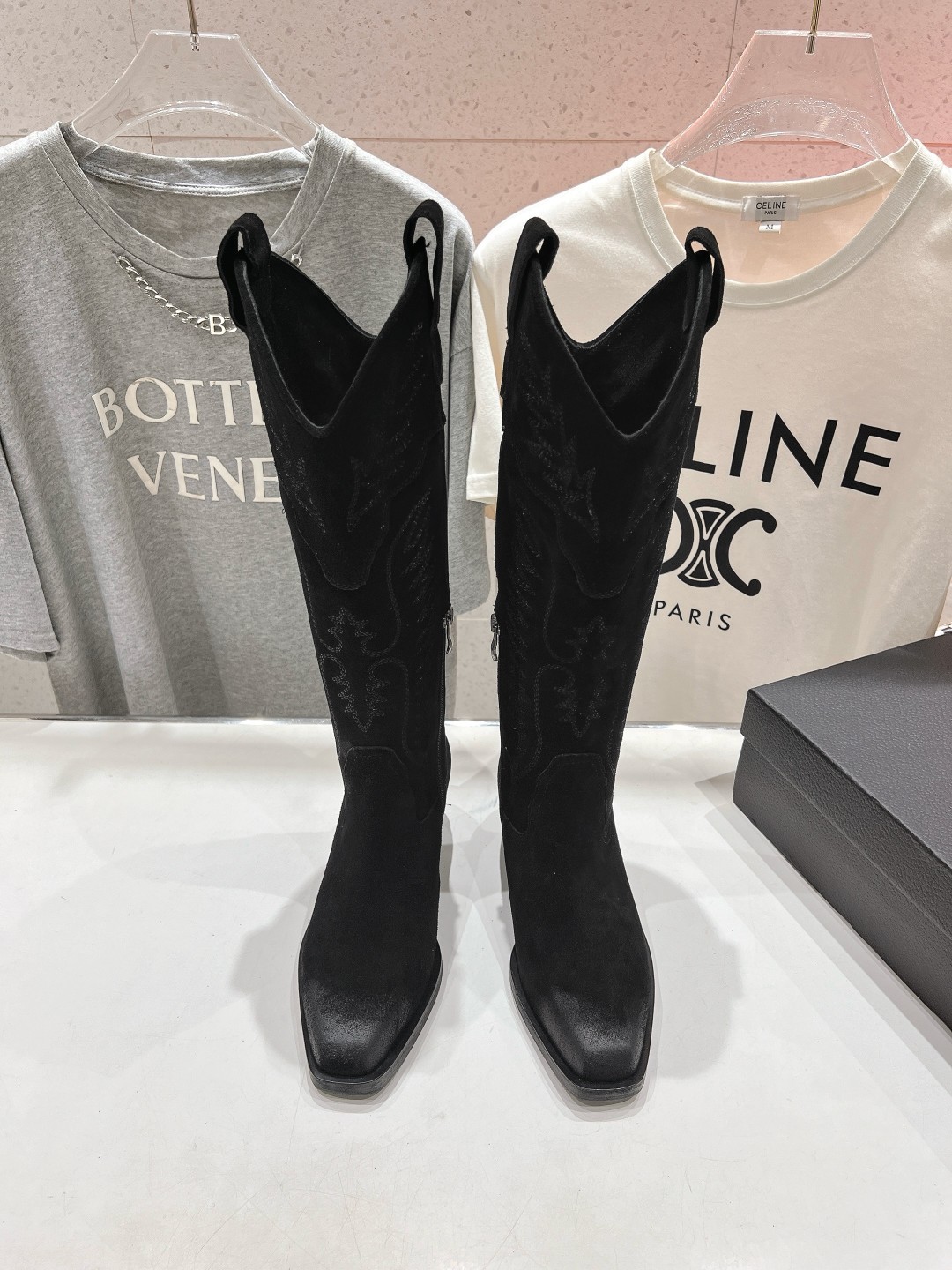 NO:209833,Sell ​​New Year’s goods in a crazy way; all are high-end personal products; early delivery early; 35/3; 36/8; 37/6; 38/9; 39/4; 40/2 Pay attention to the big discount at the end of the year, all are not returned or exchanged, special prices,19860909狂甩年货甩；全部是高端自留款；早下早得早得；35/3；36/8；37/6；38/9；39/4；40/2注意年尾大甩货,全部不退换,特价款,,Children's