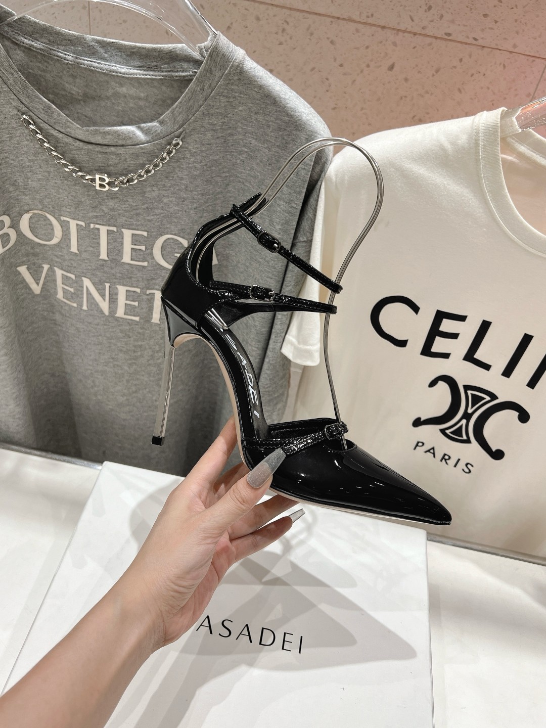 高版本出厂
  CASADEI｜2025/ss 𝐧𝐞𝐰 早春新品尖头高跟鞋凉鞋
F/W25最性感鞋子 C