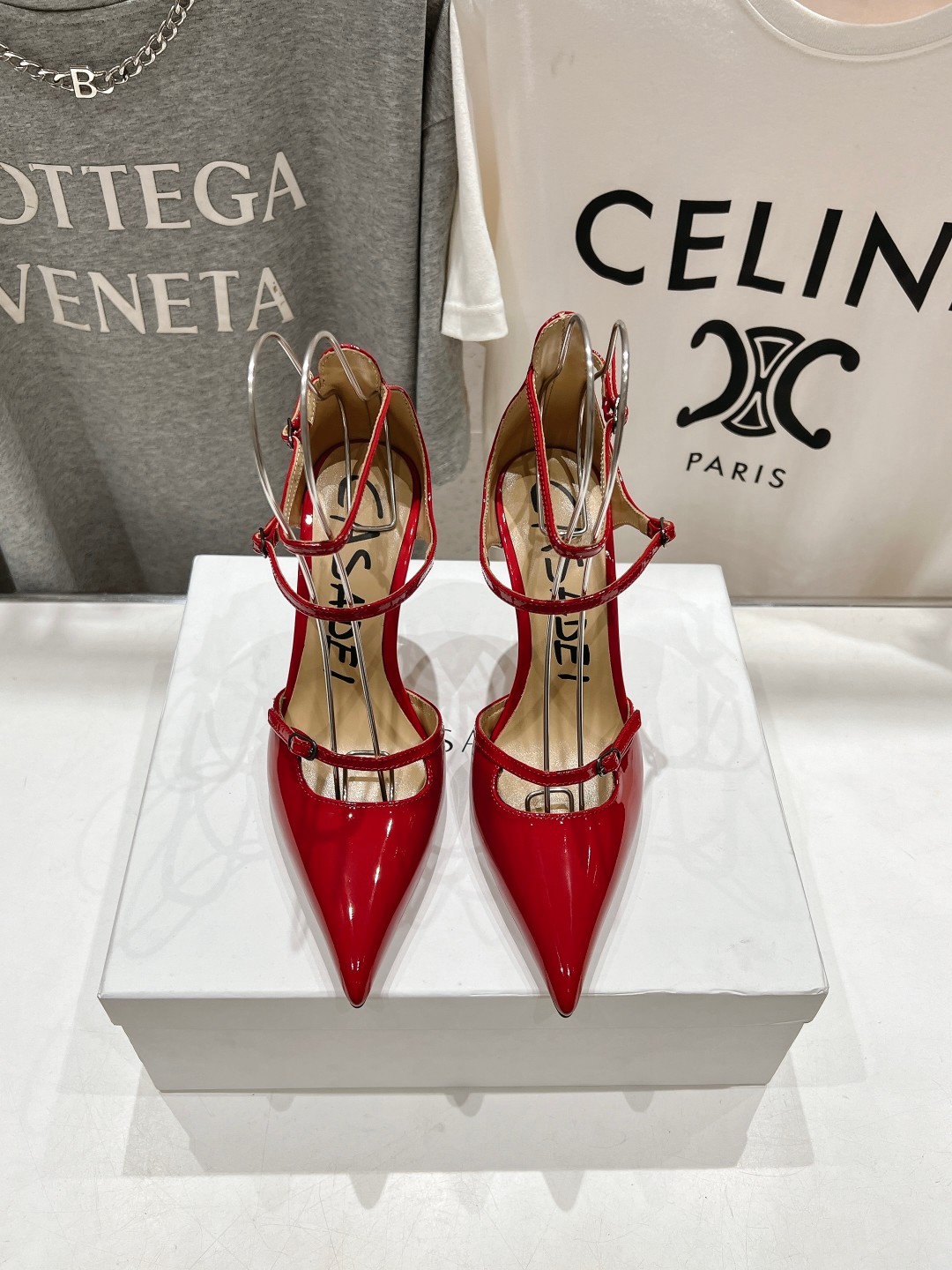 高版本出厂
  CASADEI｜2025/ss 𝐧𝐞𝐰 早春新品尖头高跟鞋凉鞋
F/W25最性感鞋子 C