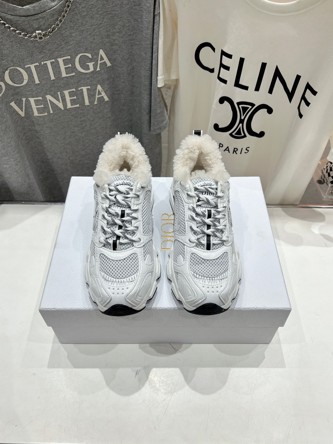 市场高版本 毛里 Dior*迪奥D家2025ss秋冬新款加毛休闲运动鞋老爹鞋...融入D家高定精神诠释经