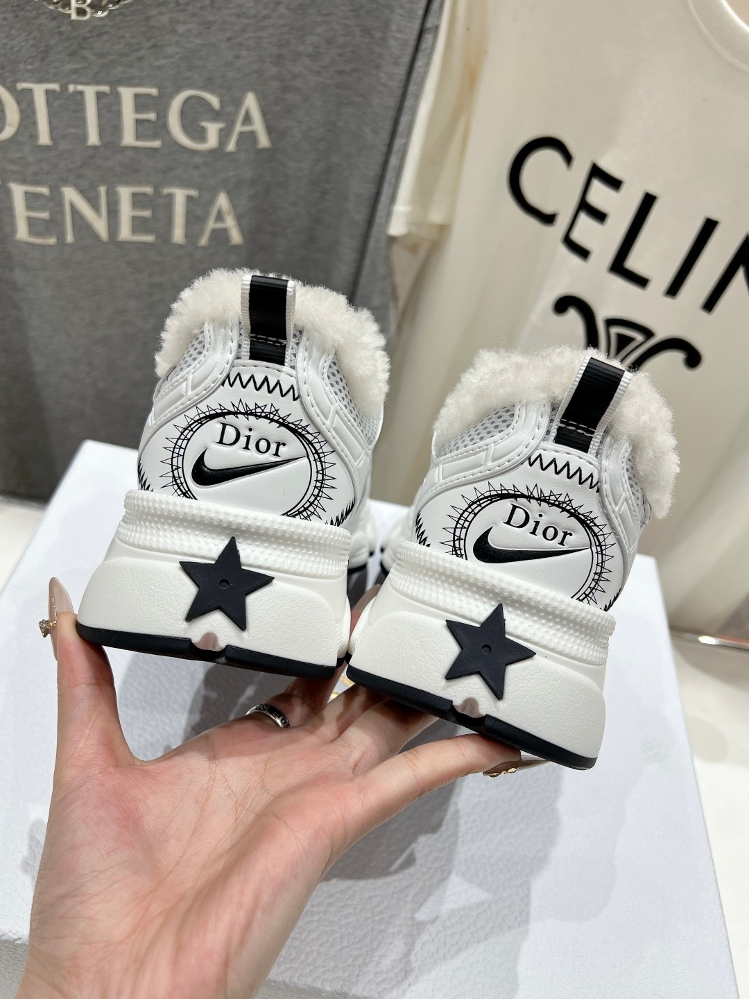 市场高版本 毛里 Dior*迪奥D家2025ss秋冬新款加毛休闲运动鞋老爹鞋...融入D家高定精神诠释经