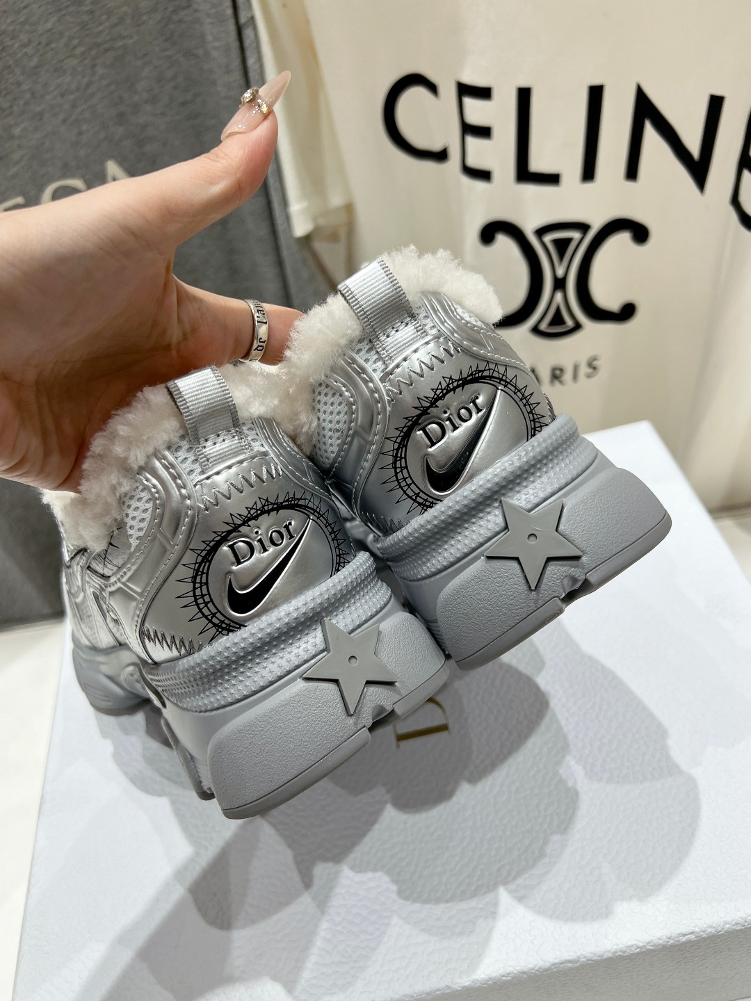 市场高版本 毛里 Dior*迪奥D家2025ss秋冬新款加毛休闲运动鞋老爹鞋...融入D家高定精神诠释经