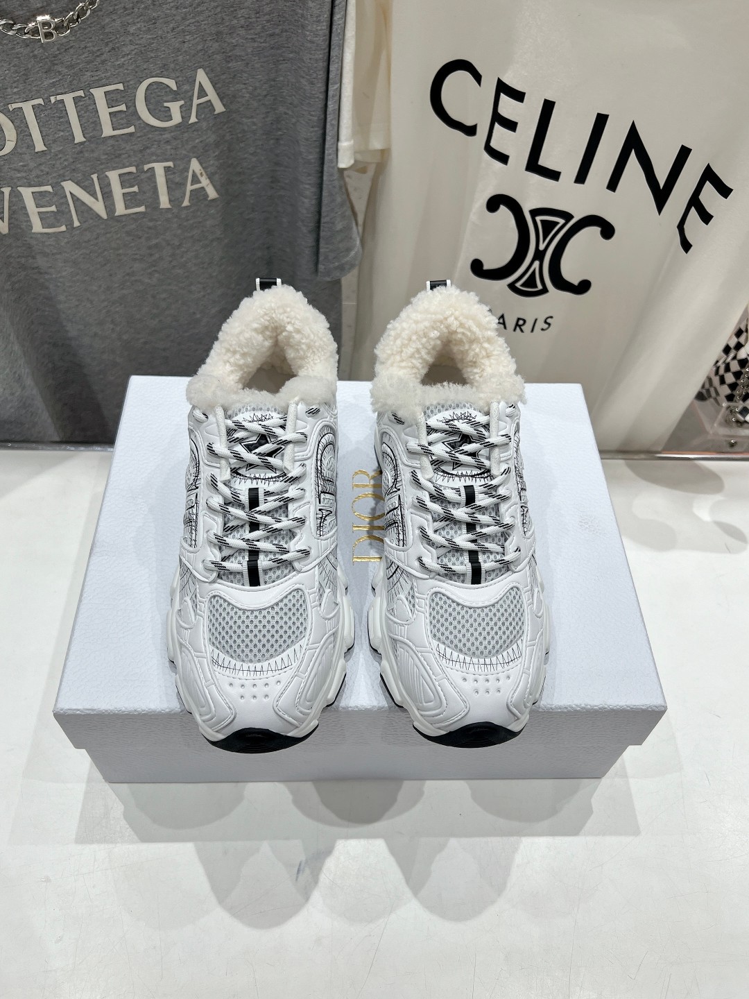 市场高版本 毛里 Dior*迪奥D家2025ss秋冬新款加毛休闲运动鞋老爹鞋...融入D家高定精神诠释经