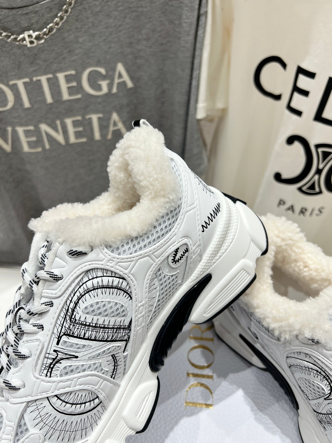 市场高版本 毛里 Dior*迪奥D家2025ss秋冬新款加毛休闲运动鞋老爹鞋...融入D家高定精神诠释经