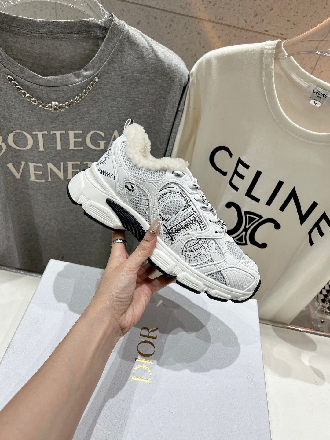 市场高版本 毛里 Dior*迪奥D家2025ss秋冬新款加毛休闲运动鞋老爹鞋...融入D家高定精神诠释经