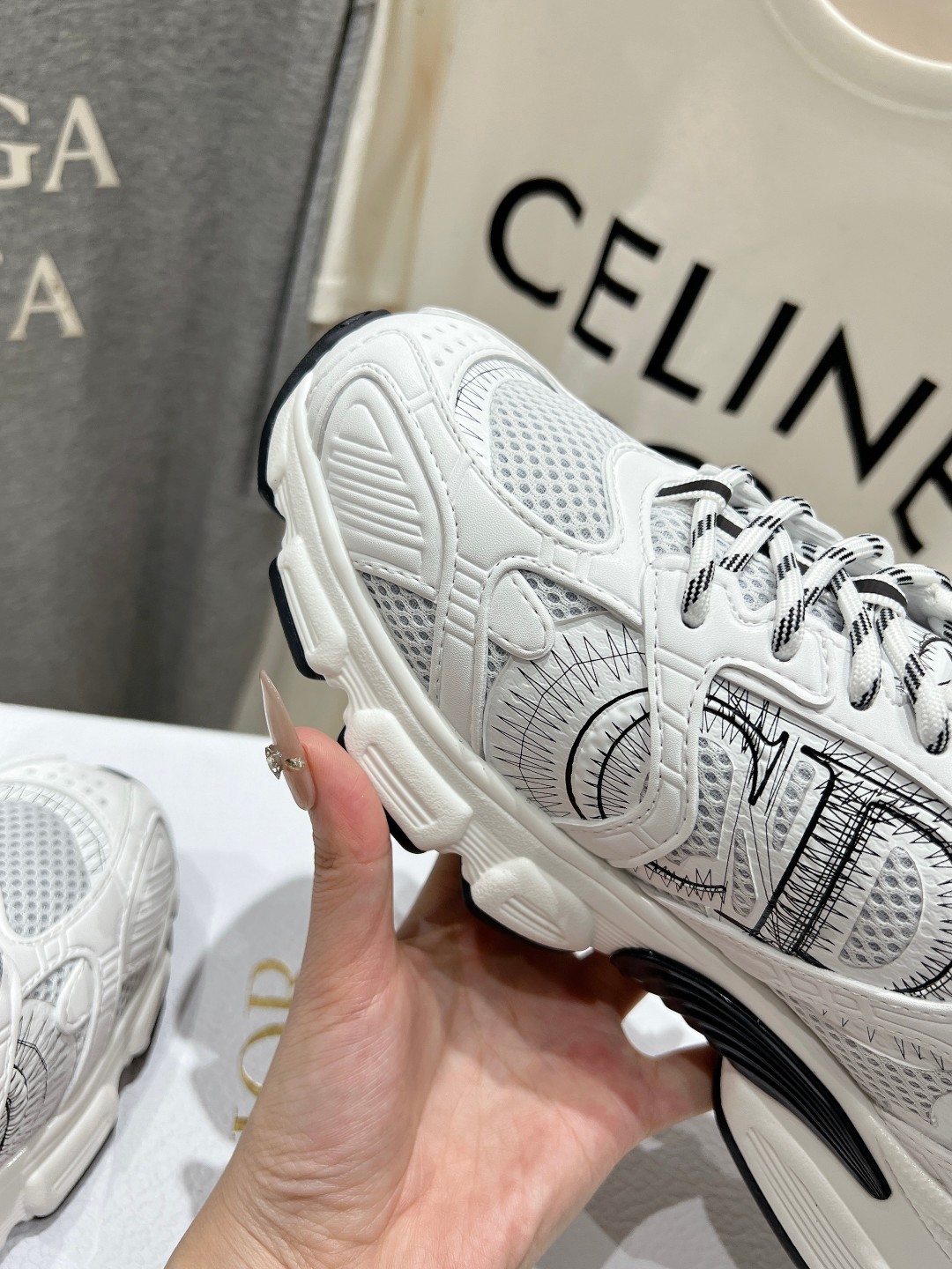 市场高版本 毛里 Dior*迪奥D家2025ss秋冬新款加毛休闲运动鞋老爹鞋...融入D家高定精神诠释经