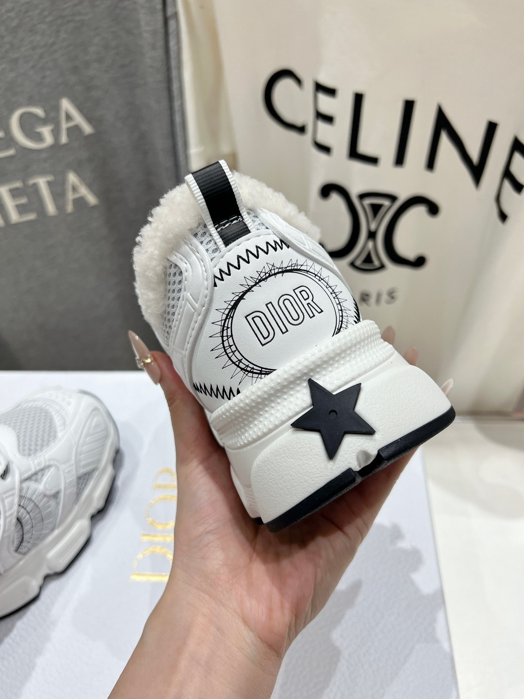 市场高版本 毛里 Dior*迪奥D家2025ss秋冬新款加毛休闲运动鞋老爹鞋...融入D家高定精神诠释经