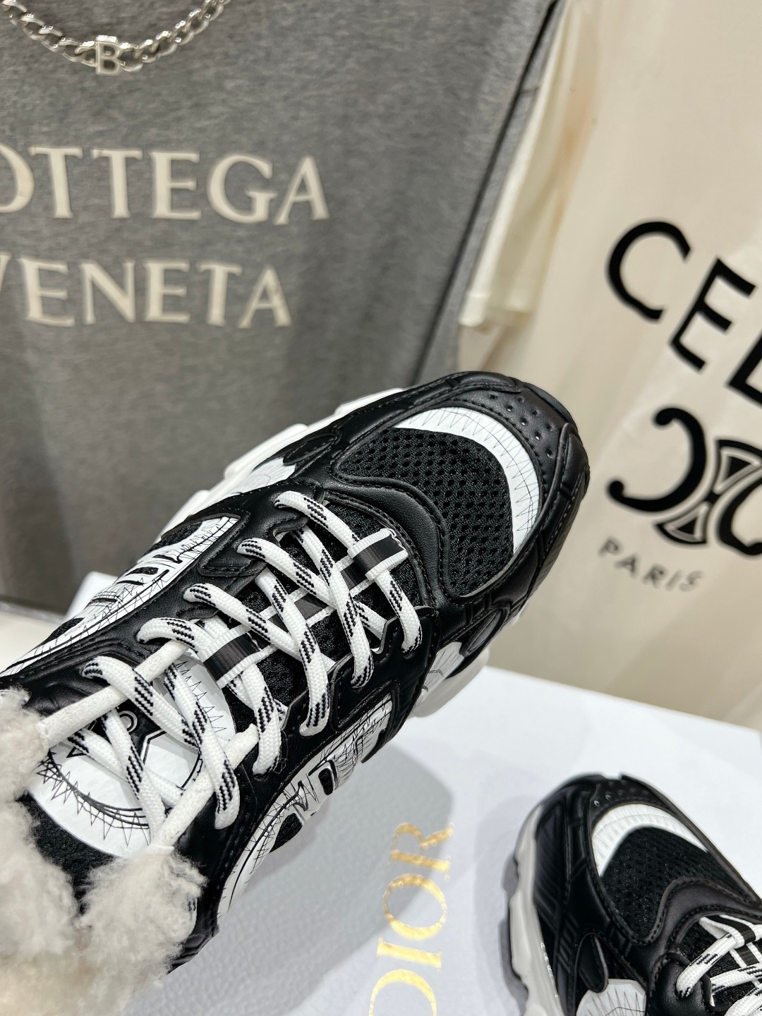 市场高版本 毛里 Dior*迪奥D家2025ss秋冬新款加毛休闲运动鞋老爹鞋...融入D家高定精神诠释经