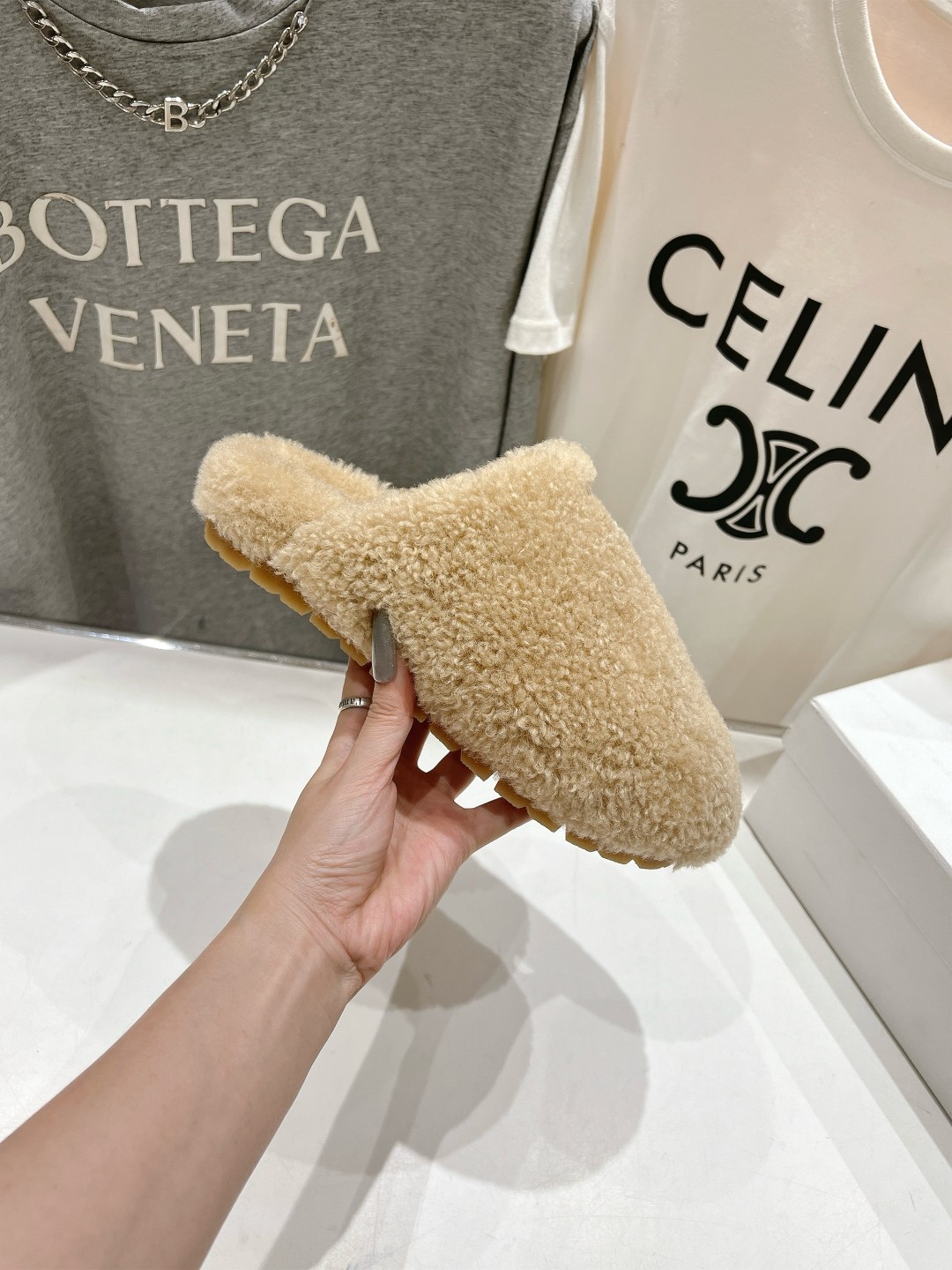 高版本出厂 Prada*普拉达F029 2025ss秋冬新款居家半包羊毛拖鞋毛毛鞋✨闪亮登场✨时尚大方的