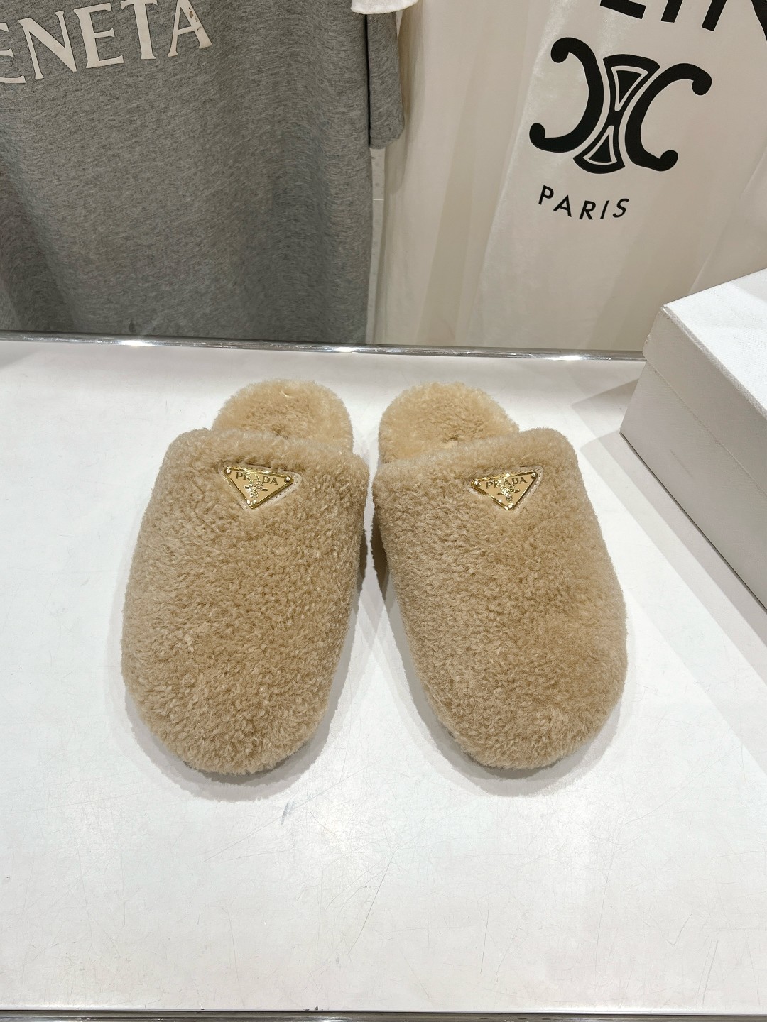 高版本出厂 Prada*普拉达F029 2025ss秋冬新款居家半包羊毛拖鞋毛毛鞋✨闪亮登场✨时尚大方的