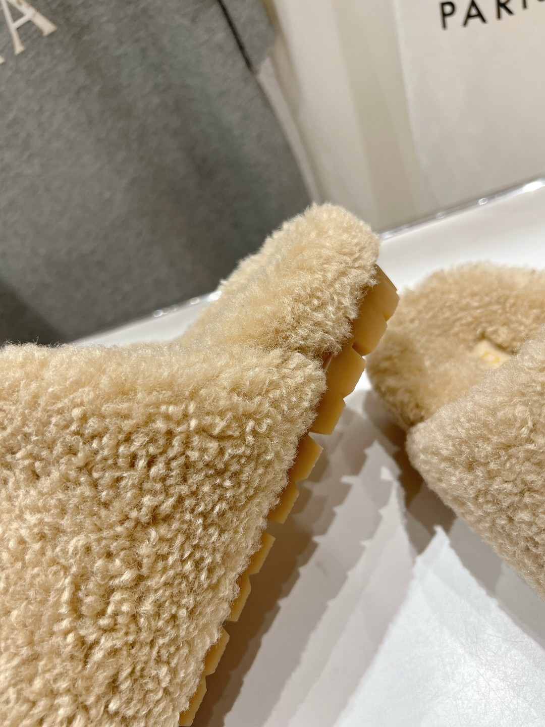 高版本出厂 Prada*普拉达F029 2025ss秋冬新款居家半包羊毛拖鞋毛毛鞋✨闪亮登场✨时尚大方的